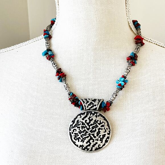 Chico’s Silver Textured Pendant Necklace - Picture 2 of 9